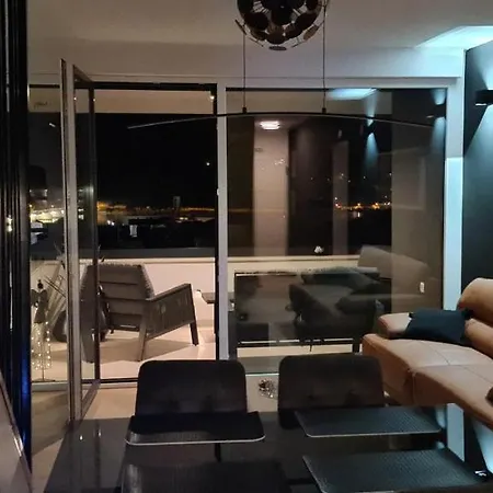 Penthouse Marcelina In * Τρογκίρ